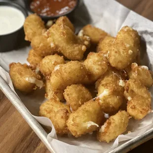 Fried Wisconsin white cheddar served with ranch or marinara sauce.