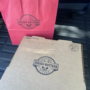 Pizza box and logo