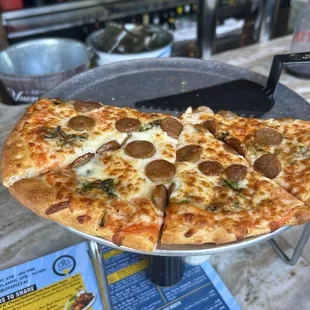 Seared sausage pizza a la vodka