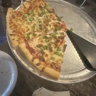 The medium pizza with sausage and green bell peppers was delicious!