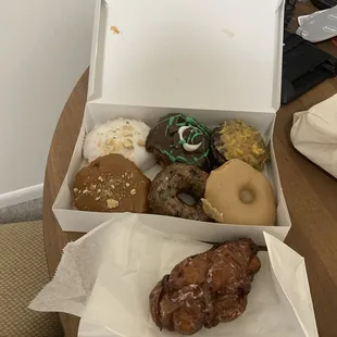 Donuts plus apple ugly (fritter)