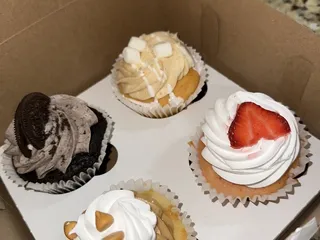 Lil’ Cakes And Creamery