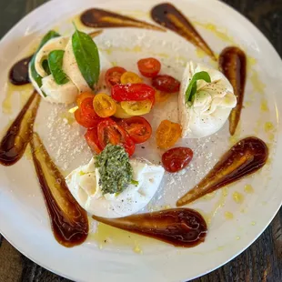 CAMPIONATIORE * A sampling of all burrata, and caprese. Served with crostini