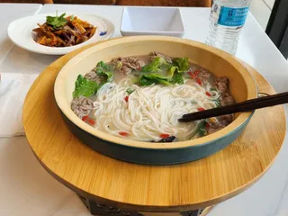 Mian Sichuan Noodles and Dumplings 滋味小麵