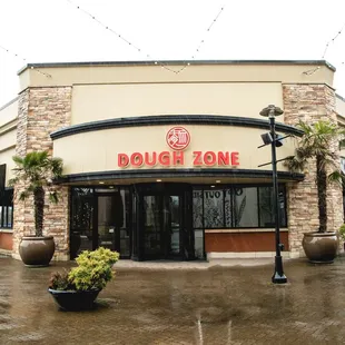 ramen and noodles, outside