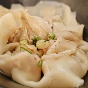 Delicious chili wontons