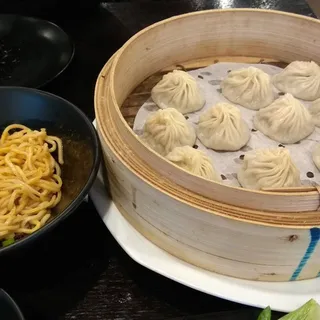 Pork with Crab Meat Soup Dumplings (6)