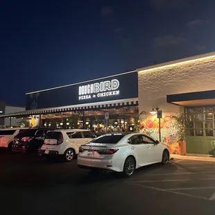 the outside of a restaurant at night
