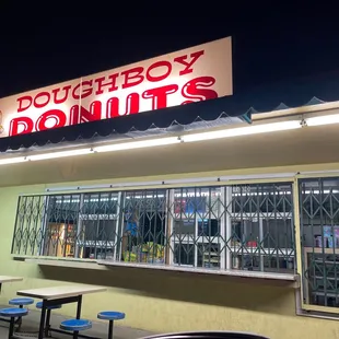 The closed shoppe at 1800