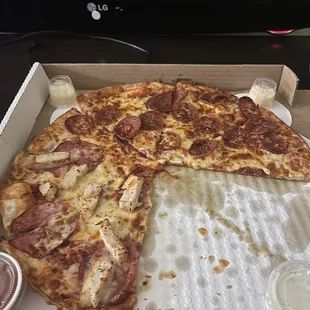 Chicken/ ham and pepperoni pizza