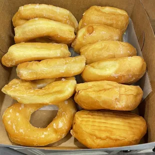 A 1/2 dozen glazed and 1/2 dozen filled!