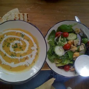 Potatoe soup and salad