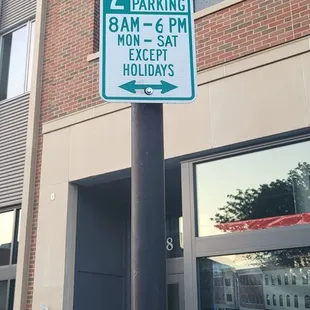 I *think* think means free parking for up to 2 hours. We couldn&apos;t find a place to pay