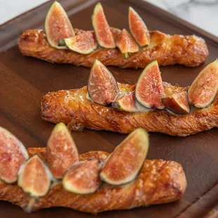 figs on a cutting board