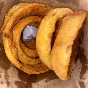 Onion rings, to go