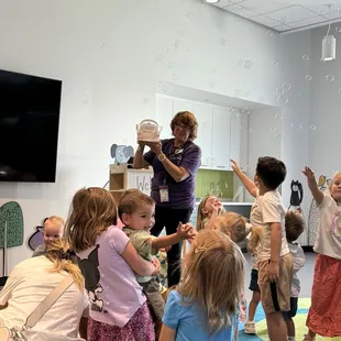 Fantastic Story Time Thursday 11am