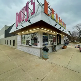 the outside of the restaurant