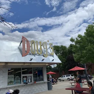 the outside of the restaurant
