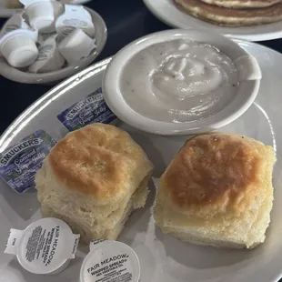 Biscuit and gravy