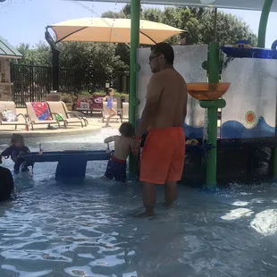 Kiddy area... the half circle / cup looking items can be turned over / dumped. Also you can stop the flow of water in various areas too.