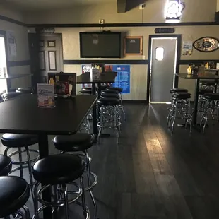 Side room! Great for game day!