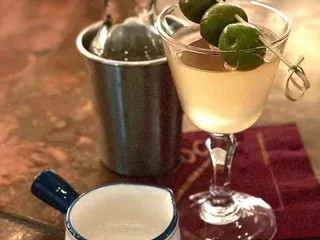 Loa Bar