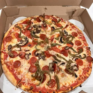 Medium pepperoni cups, Green bell peppers and mushrooms