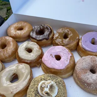 Glazed, chocolate, Carmel, blueberry, strawberry, maple, cinnamon, s&apos;mores doughnuts