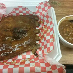 Spare ribs and beans.
