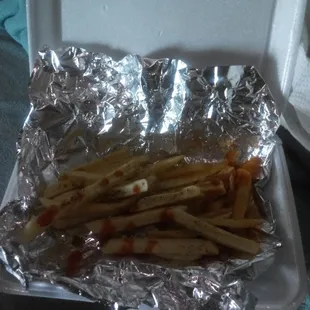 I put the pepper and  sriracha sauce on them. Yes..he gave me ketchup.