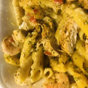 Close up. Look at the chicken, shrimp and spices.