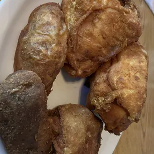 Broasted chicken with potato wedges
