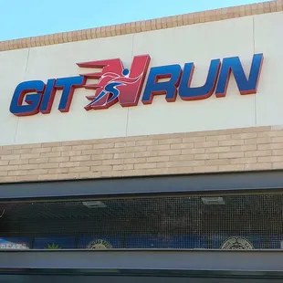 Mobile Git N Run on Val Vista and Ray carries our wine!  Check it out!