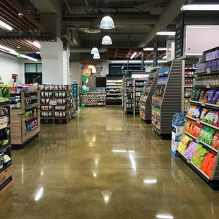 Lots 'a room at Down to Earth Kakaako!