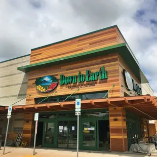 Front of the relocated Pearlridge store