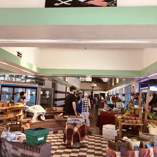 people shopping for produce