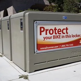 The Downton Albuquerque Rail Runner Station has bicycle lockers available to rent