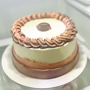 Sugar free vanilla cake and buttercream