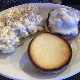 Swiss mushroom burger with potatoe salad