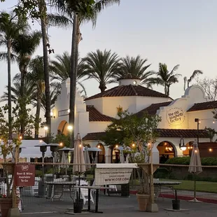 the outside of a restaurant