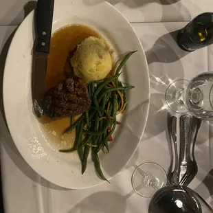 Filet - If you like medium, ask for it medium rare. You'll get it medium.