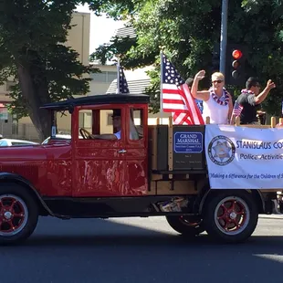 Modesto 07/04/15 Parade: Grand Marshal Stanislaus County P.A.L.
