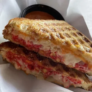 mac &amp; cheezus sandwich with flaming cheetos!