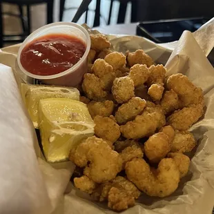 Popcorn shrimp.  Nice portion.