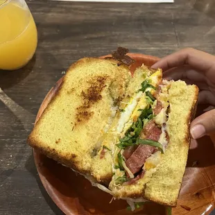 Fried egg sandwich