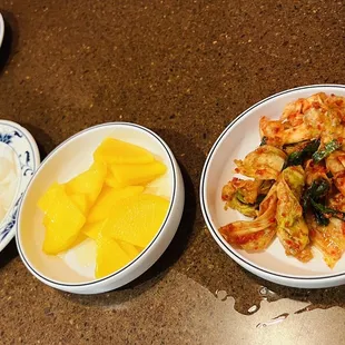 Side dishes! Cabbage kimchi, takuan, sliced onion with black bean sauce