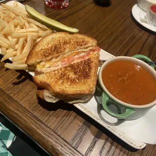 Grilled cheese with fries