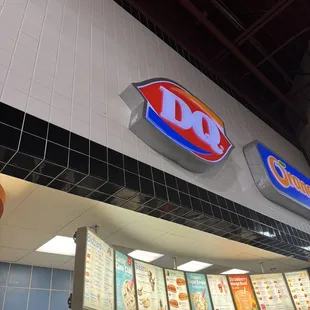 the inside of a fast food restaurant