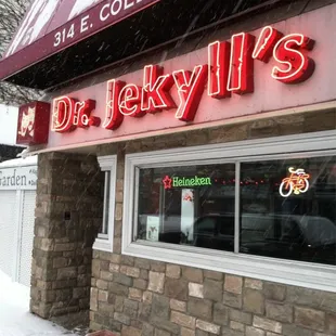 the outside of a restaurant