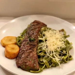 Tallarin Verde Con Churrasco